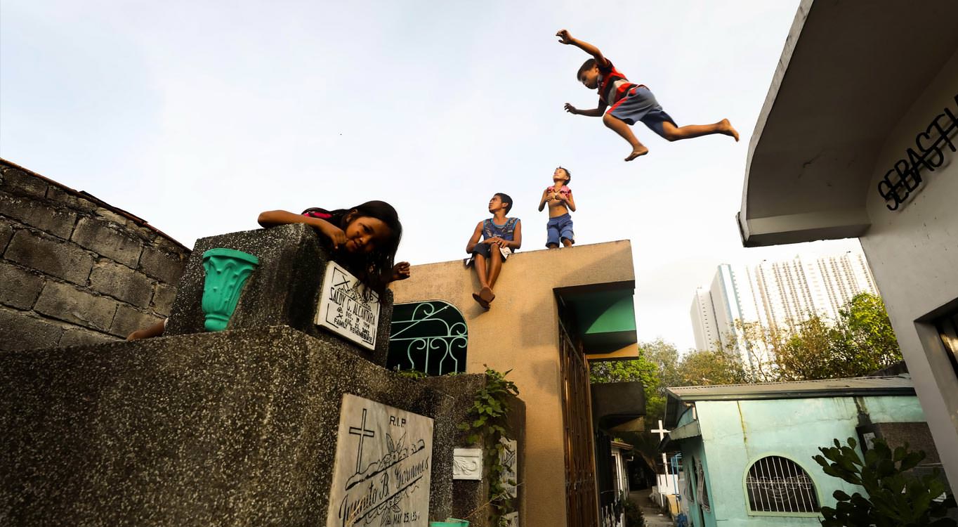 ''לספר את הסיפור כולו בשבריר שניה אחד''