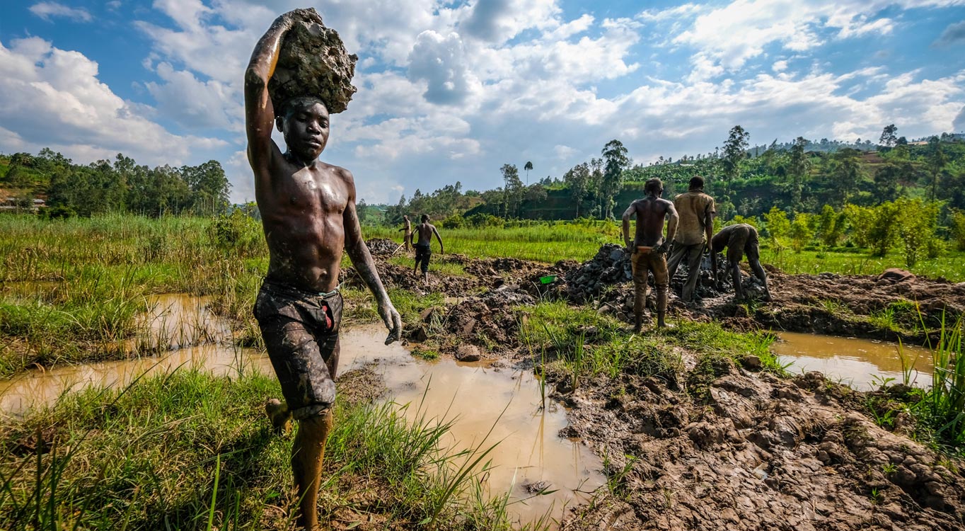 בונים בתי בוץ ברואנדה